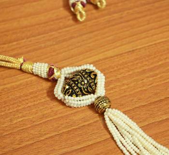 White Pearl Necklaces 2