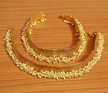 Gold Pearl Anklets 1