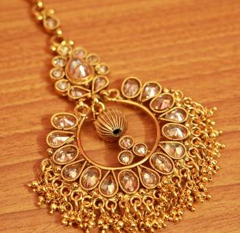 White Zircon       Maang-Tikka 2