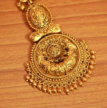 Gold maang-tikka 2