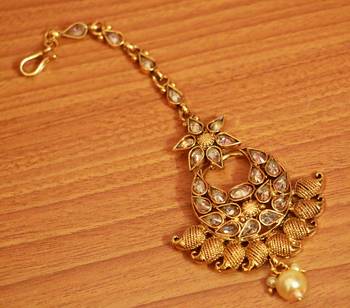 White Zircon       Maang-Tikka 1