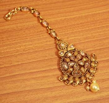 White Zircon       Maang-Tikka 1