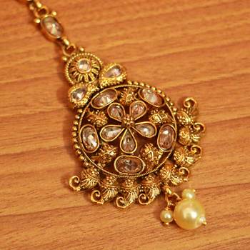 White Zircon       Maang-Tikka 2