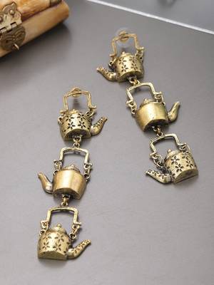 Gold earrings 1