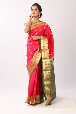 Magenta Hand Woven Silk Blend Saree With Blouse 2