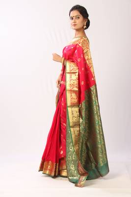 Magenta Hand Woven Silk Blend Saree With Blouse 3