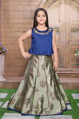 green printed jaquard stitched girls gown 1
