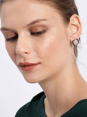 Gold earrings 3