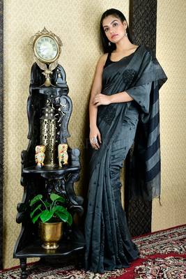 Steel Grey Blended Matka With Black Jaal Cut Embroidery 1