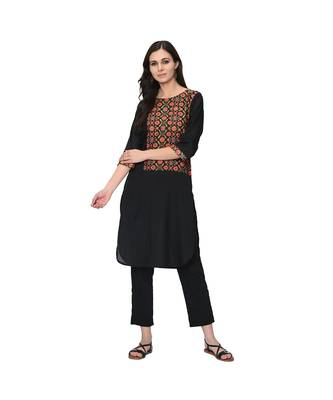 Women's Black Digital Print Straight Polysilk Kurta Pant Set 1