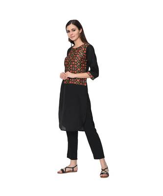 Women's Black Digital Print Straight Polysilk Kurta Pant Set 4