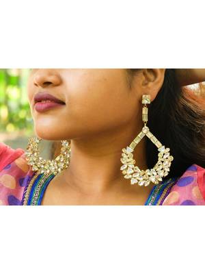 Gold earrings 1