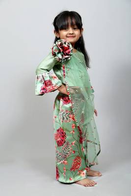 green top with attached net dupatta n floral green skirt 3