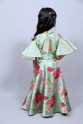 cold sleeves top with floral print skirt 2