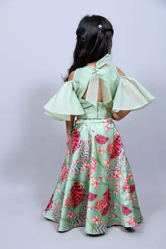 cold sleeves top with floral print skirt