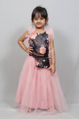 Swede top with frilled sleeves and skirt with attached pocket 1