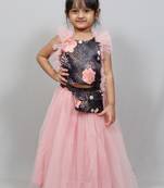 Swede top with frilled sleeves and skirt with attached pocket