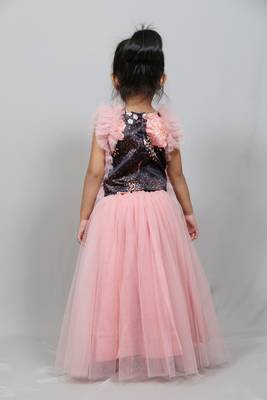 Swede top with frilled sleeves and skirt with attached pocket 3