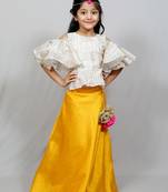 cold sleeves top and long skirt with flowers knot