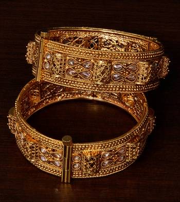 Copper Made Gheru Gold Plated Pair of Designer Open-able Bangles BD336 1
