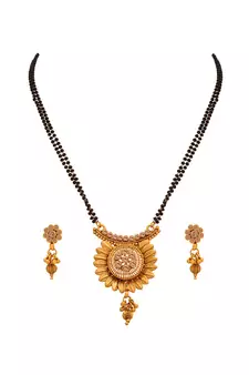 Gold diamond mangalsutra
