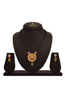 Gold diamond mangalsutra