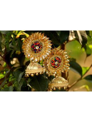 Gold earrings 1