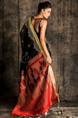 Black Handloom Saree With Maroon Pallu And Zari Work 3