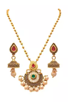 Gold pearl pendants