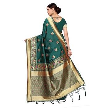 Green woven cotton silk saree with blouse 4