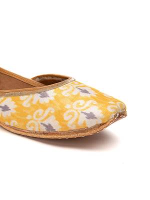 Women's Nixon Palmette Motif genuine Leather Juttis 2
