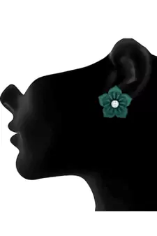 Green diamond studs