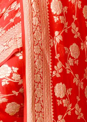 Red woven banarasi saree with blouse 4