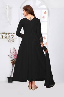 Black embroidered net semi salwar with dupatta 3