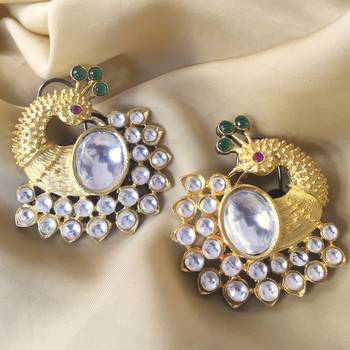Gold earrings 4