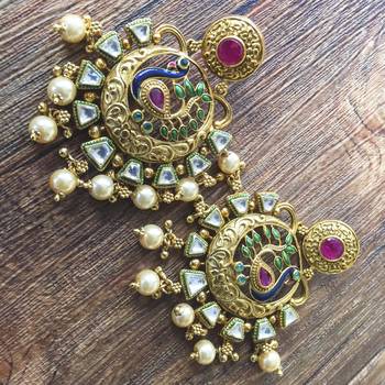 Gold earrings 3