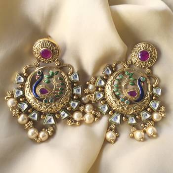 Gold earrings 4