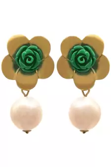 Gold pearl studs