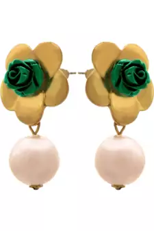 Gold pearl studs