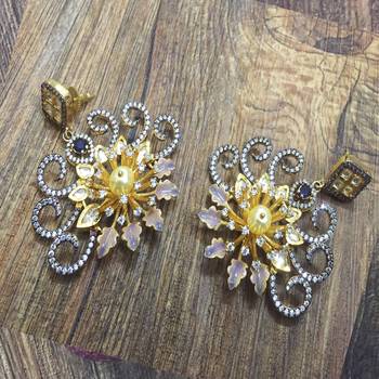 Gold earrings 3
