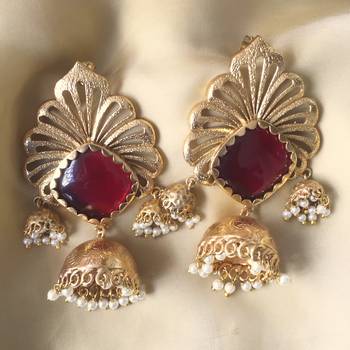 Gold earrings 3