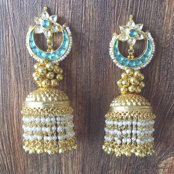 Gold earrings 3