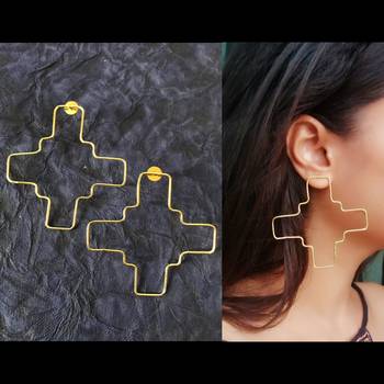 Gold earrings 1