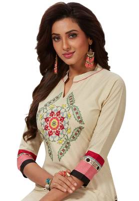 Women's Off White & Pink Cotton Printed Straight Fit Readymade Kurti 4