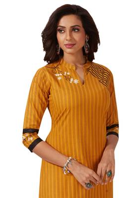 Women's Gold & Black Cotton Printed Straight Fit Readymade Kurti 4