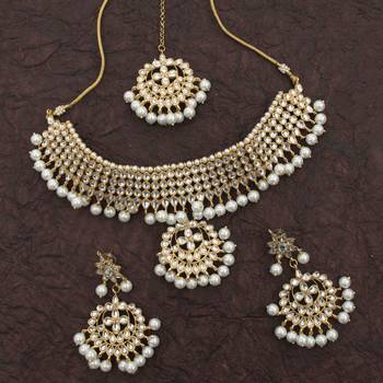 Traditional Kundan & Pearl White Choker Necklace Set For Women 3