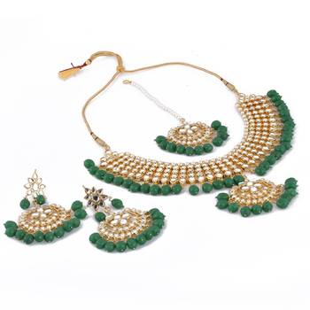 Traditional Kundan & Pearl Green Choker Necklace Set For Women 3
