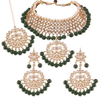 Traditional Kundan & Pearl Green Choker Necklace Set For Women 4