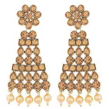 Traditional Handcrafted Stone Studded & Pearl Necklace Set With Earrings & Maang Tikka For Women 4