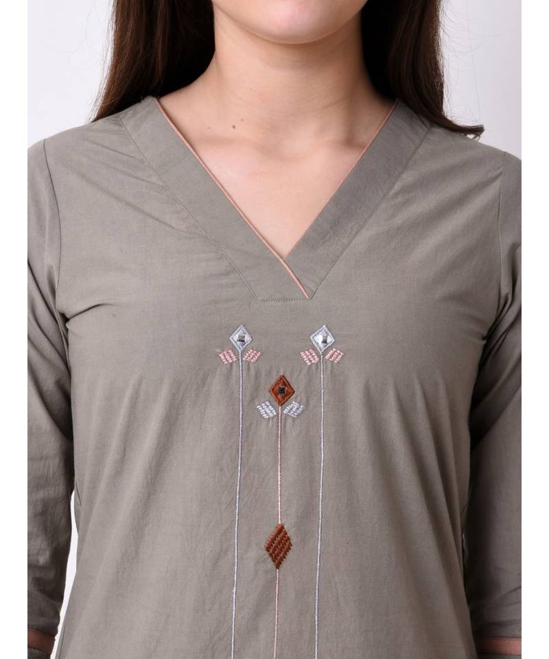 Green Women's Cotton Tribal Embroidered Kurta